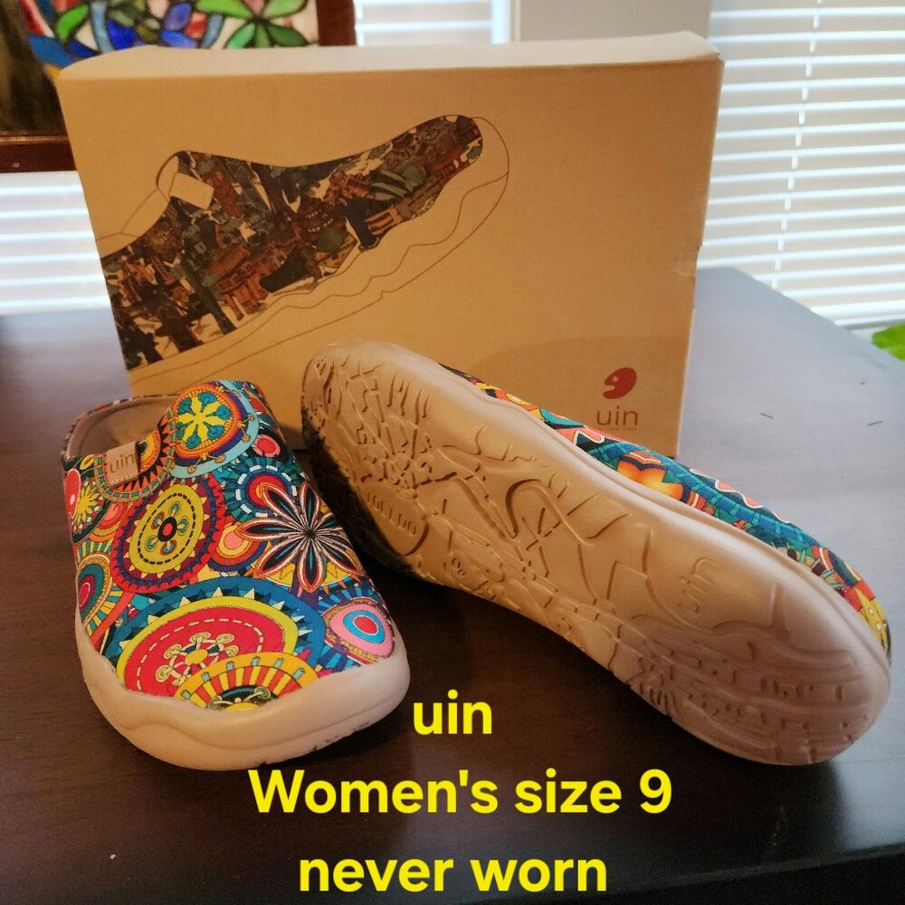 Women's UIN size 9 shoes